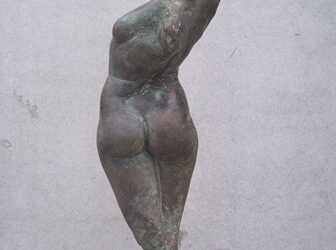 Sergio Vera Idoate gana II Concurso de escultura con «Nudus», una venus de bronce