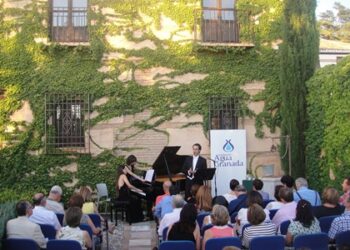 Víctor Cruz y Laura Martín cautivan al auditorio en el Aljibe del Rey