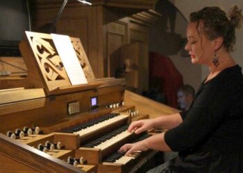 ÓRGANO EN LA IGLESIA DEL SALVADOR CON MÓNICA MELCOVA Y AGUA GRANADA