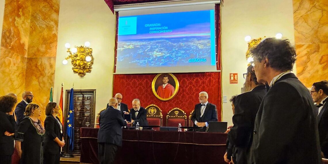 La Real Academia de Bellas Artes entrega su Medalla al Mérito a la Fundación AguaGranada