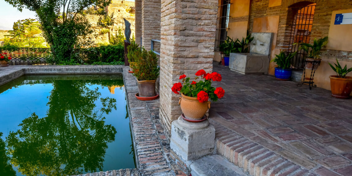 El II Festival de Biotopías celebra la naturaleza y premia a Manuel Rivas en el Carmen del Aljibe del Rey