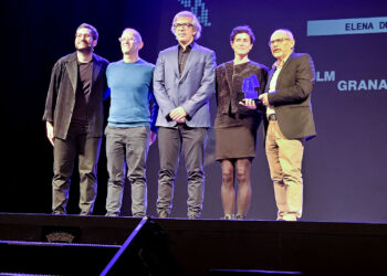 Elena Duque, con ‘Portales’ gana el Premio Fundación Agua Granada en el FIJR